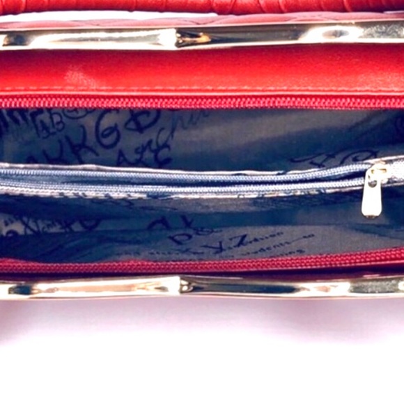 Retro Red Bag - Picture 5 of 10